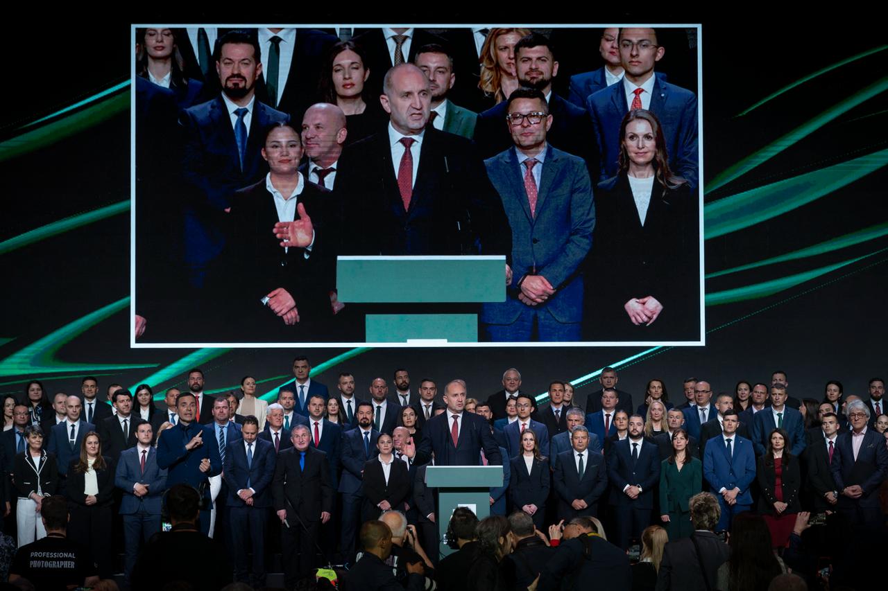 Former Bulgaria's president Rumen Radev (C) appears on a screen as he speaks to supporters during the final pre-election event of his political coalition "Progressive Bulgaria" in Sofia on April 16, 2026. (AFP Photo)