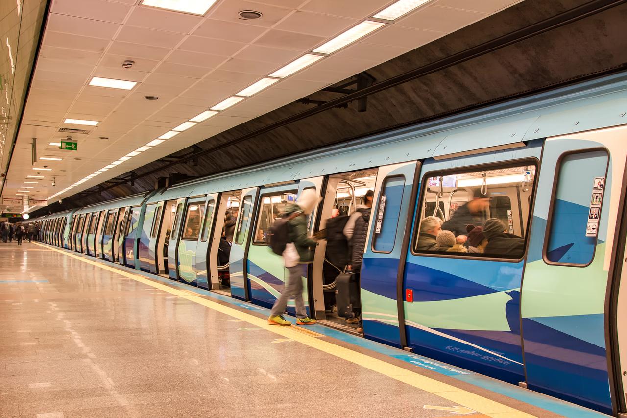 Passengers board a crowded metro train at an underground station in Istanbul, Türkiye. (Adobe Stock Photo)