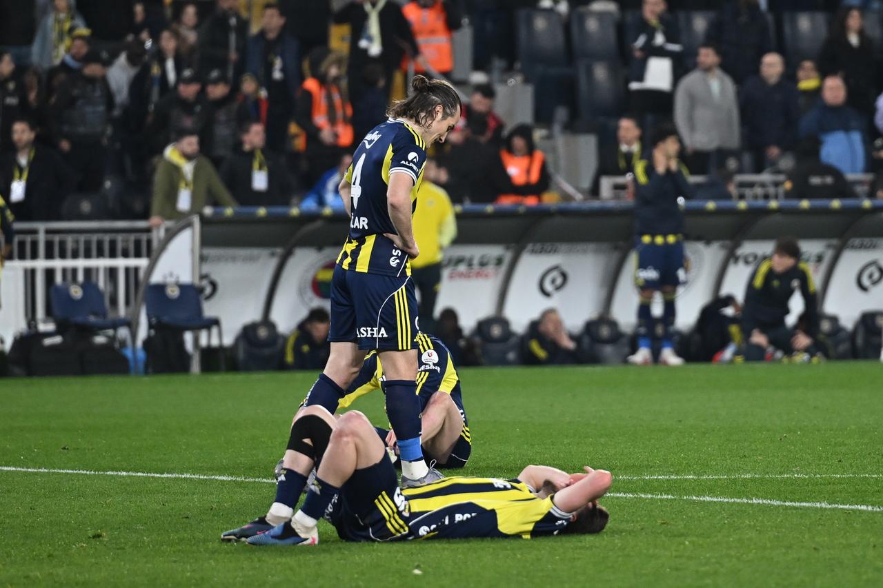 Players of Fenerbahce gets upset after the Turkish Super Lig week 30 football match between Fenerbahce and Caykur Rizespor at Chobani Stadium in Istanbul, Türkiye, April 17, 2026. (AA Photo)