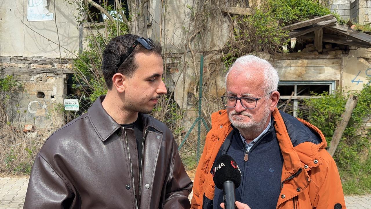 Greek visitors speak to reporters as they continue searching for the family’s ancestral home in Bogazkoy, Arnavutkoy, Istanbul, Türkiye. (IHA Photo)