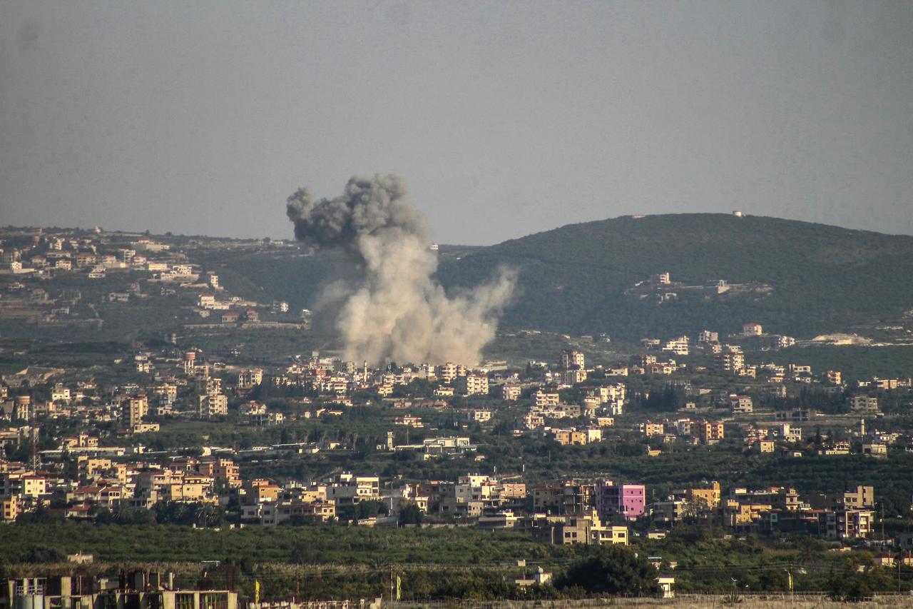 A photograph taken from the southern Lebanese area of Tyre shows smoke as it rises from the site of Israeli airstrikes that targeted villages on southern Lebanon, April 16, 2026. (AFP Photo)