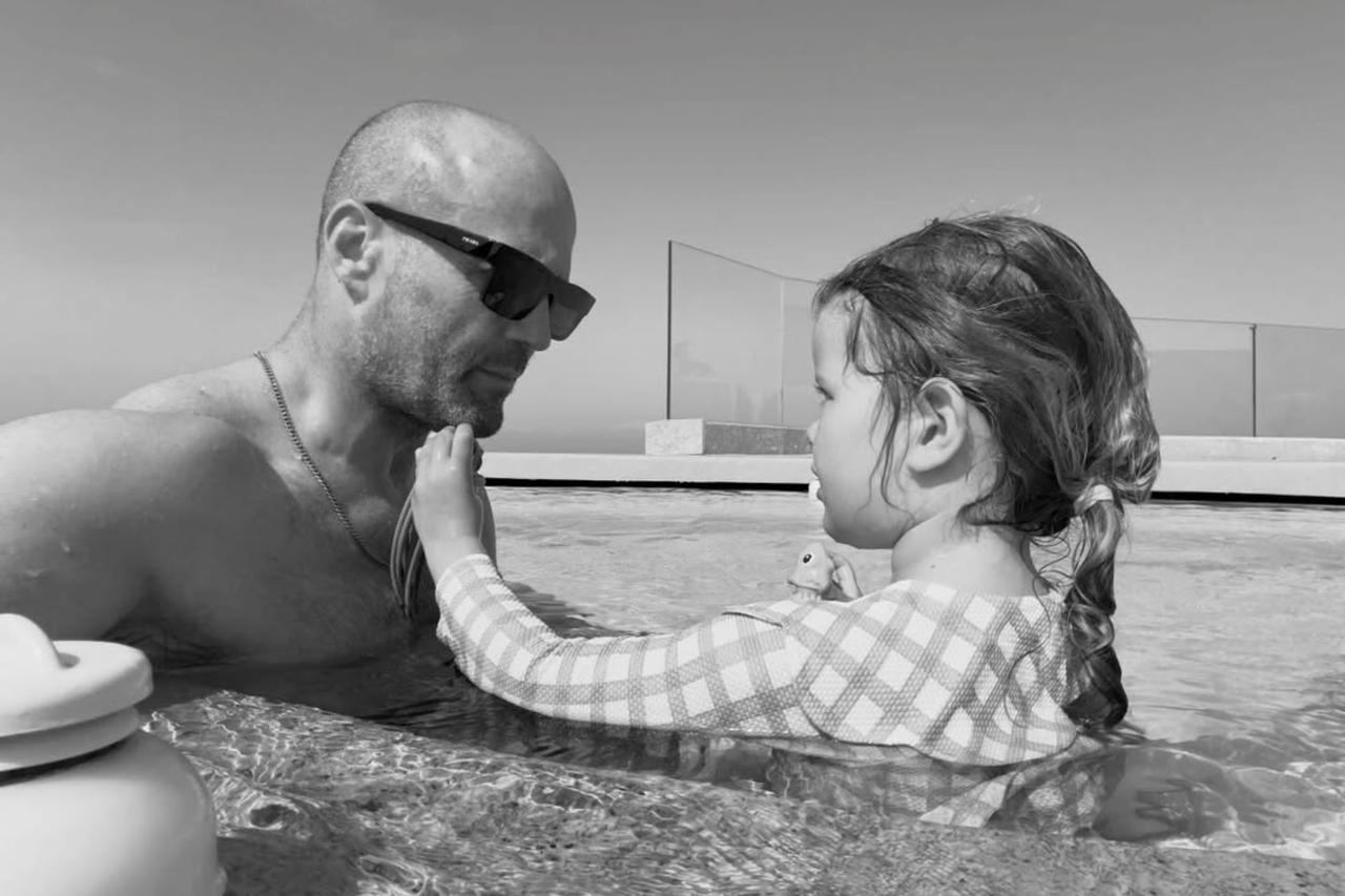 Jason Statham poses in Antalya infinity pool during Türkiye holiday