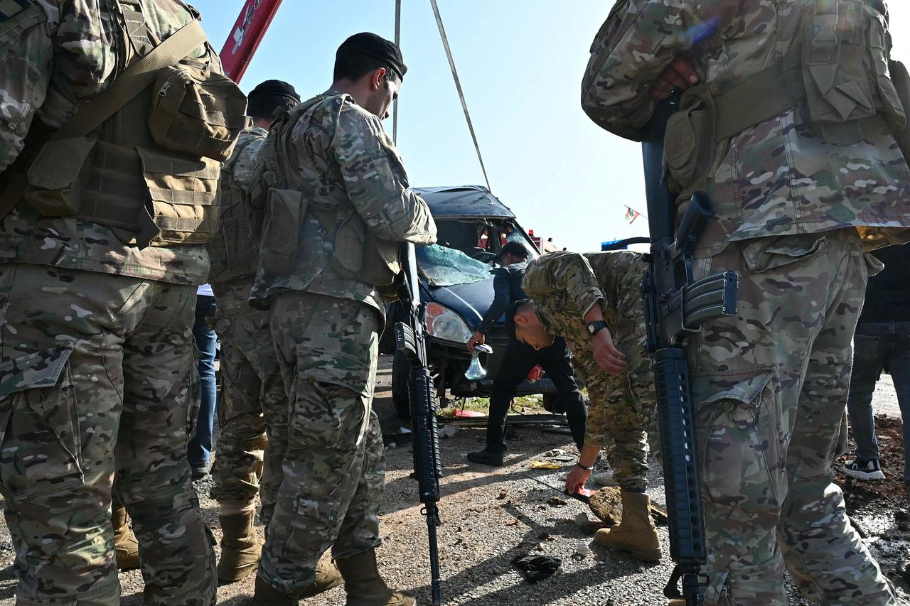 Lebanese army soldiers secure the site of an Israeli drone attack that targeted a vehicle on the highway of Saadiyat, south of Beirut, April 16, 2026. (AFP Photo)