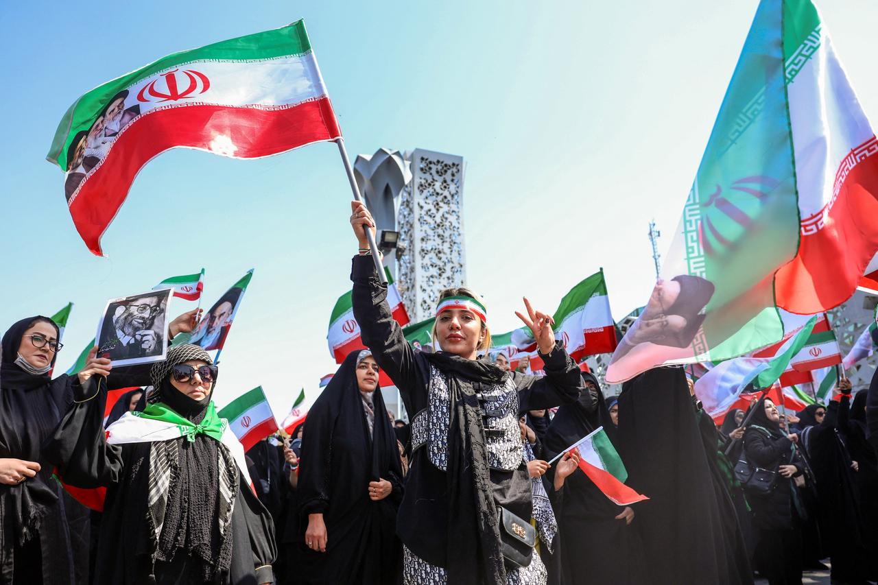 An Iranian woman flashes the V-sign as she takes part in a rally dubbed "Sacrificed Girls” to pay tribute to women killed during Middle East war, in Tehran on April 17, 2026. (AFP Photo)