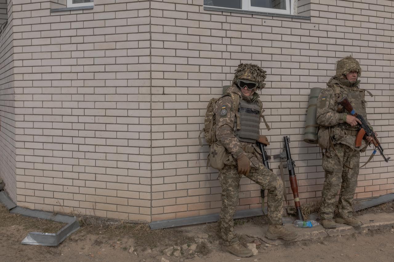 Ukrainian recruits of the Air Assault Forces rest as they complete basic military training at a training center in an undisclosed location on March 27, 2026. (AFP Photo)