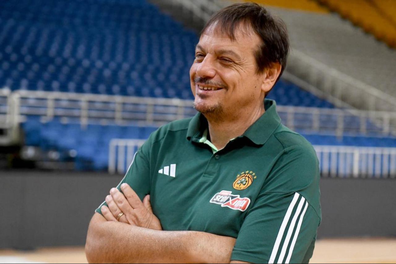 Panathinaikos head coach Ergin Ataman poses during a team session at the club’s indoor arena in Athens, Greece. (AA Photo)