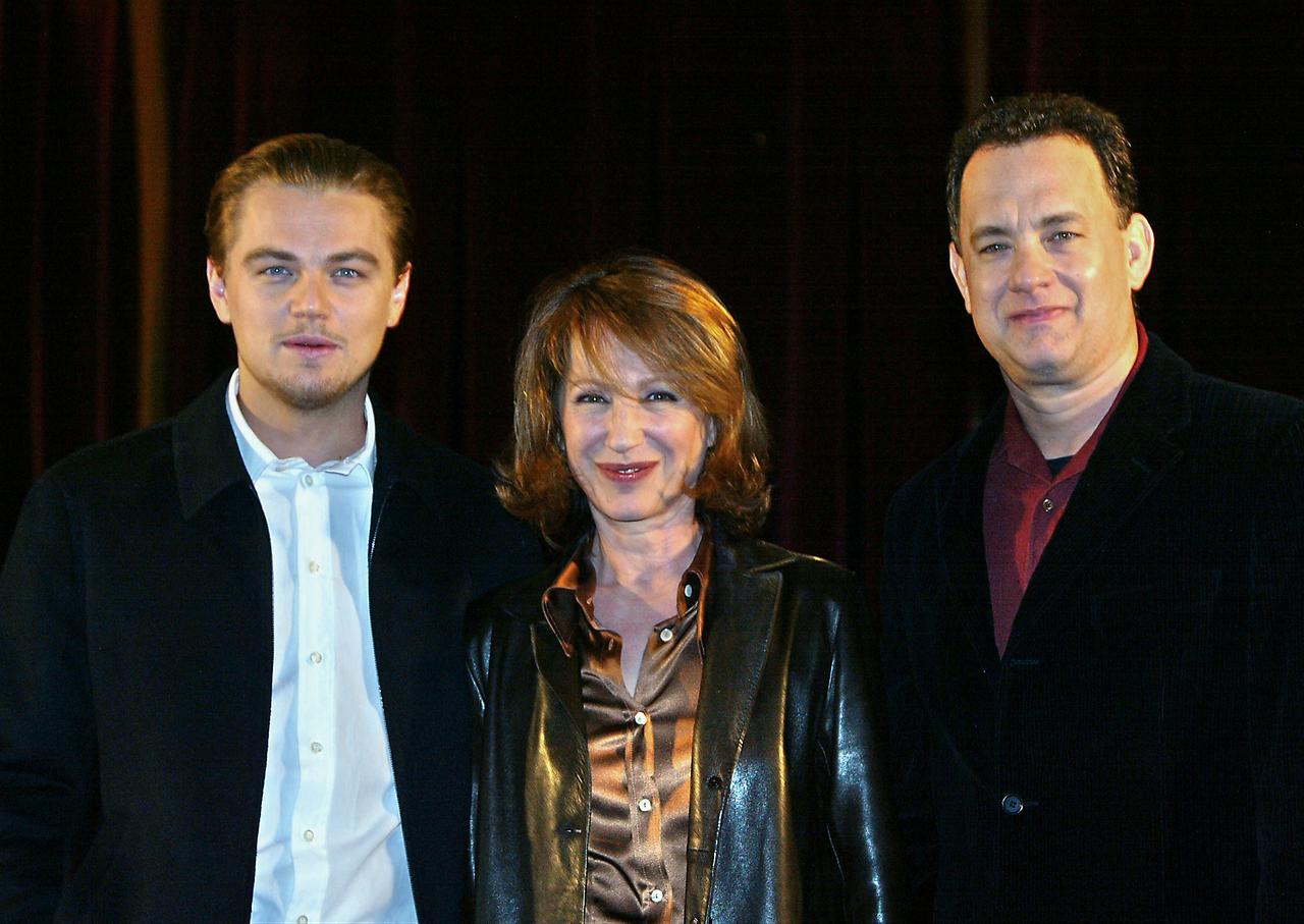 US actors Leonardo DiCaprio and Tom Hanks, along with French actress Nathalie Baye, pose during a press event for Steven Spielberg’s film Catch Me If You Can in Paris, January 28, 2003. (AFP Photo)