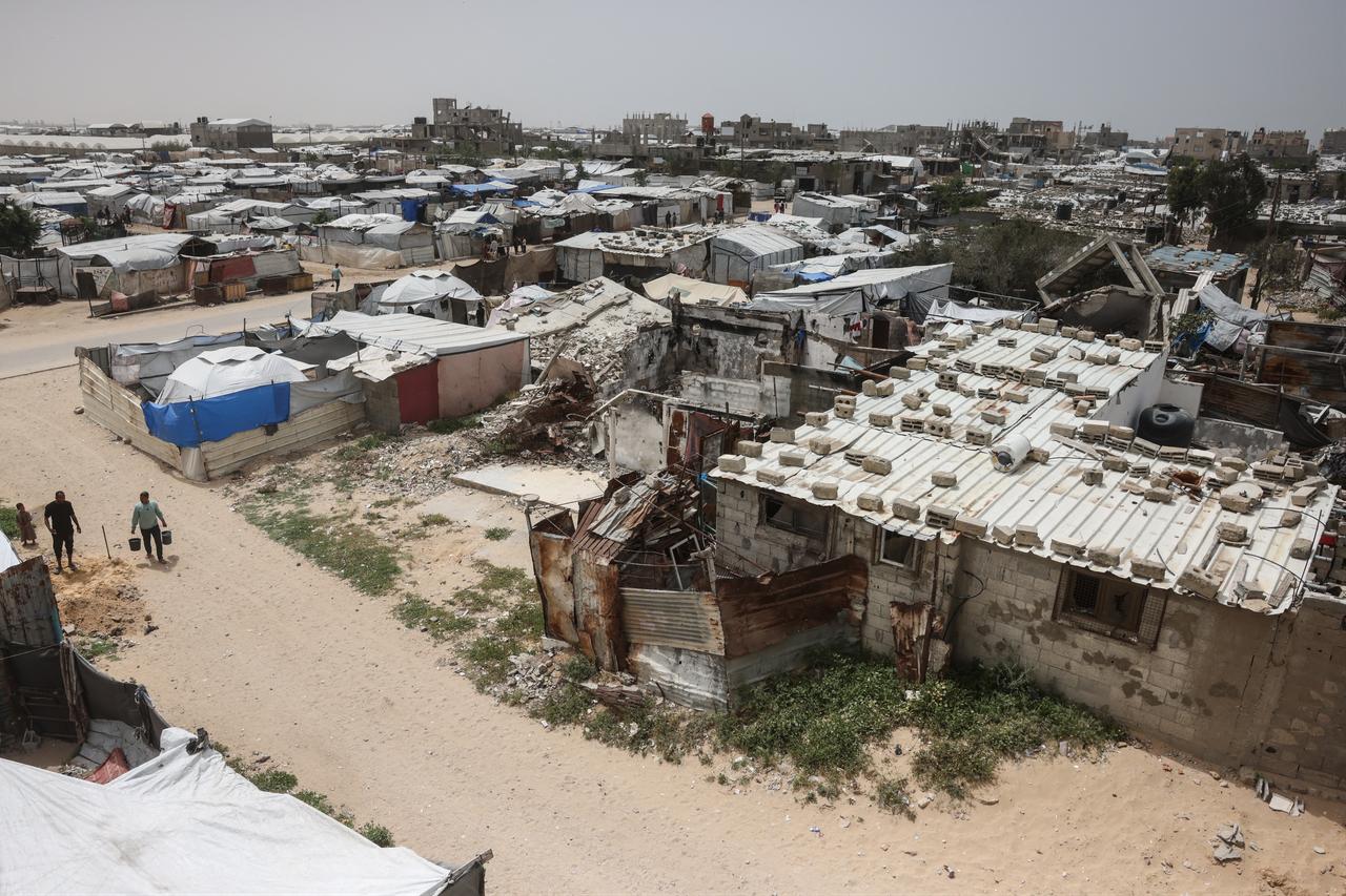 Displaced Palestinians walk amid makeshift shelters in Khan Yunis in the southern Gaza Strip on April 18, 2026. (AFP Photo)