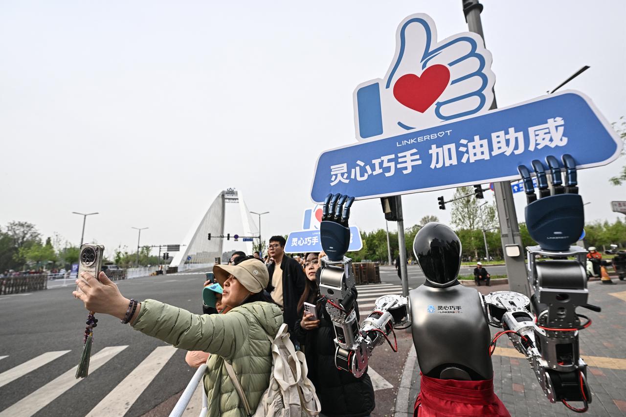 Humanoid robot outpaces world record at Beijing half marathon