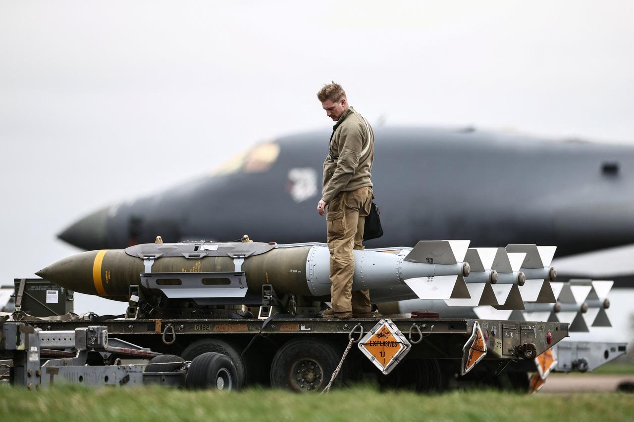 USAF military ground personnel prepare Joint Direct Attack Munitions (JDAM) for a US Air Force (USAF) B-1 Lancer bomber on the tarmac at RAF Fairford in south-west England, March 12, 2026. (AFP Photo)