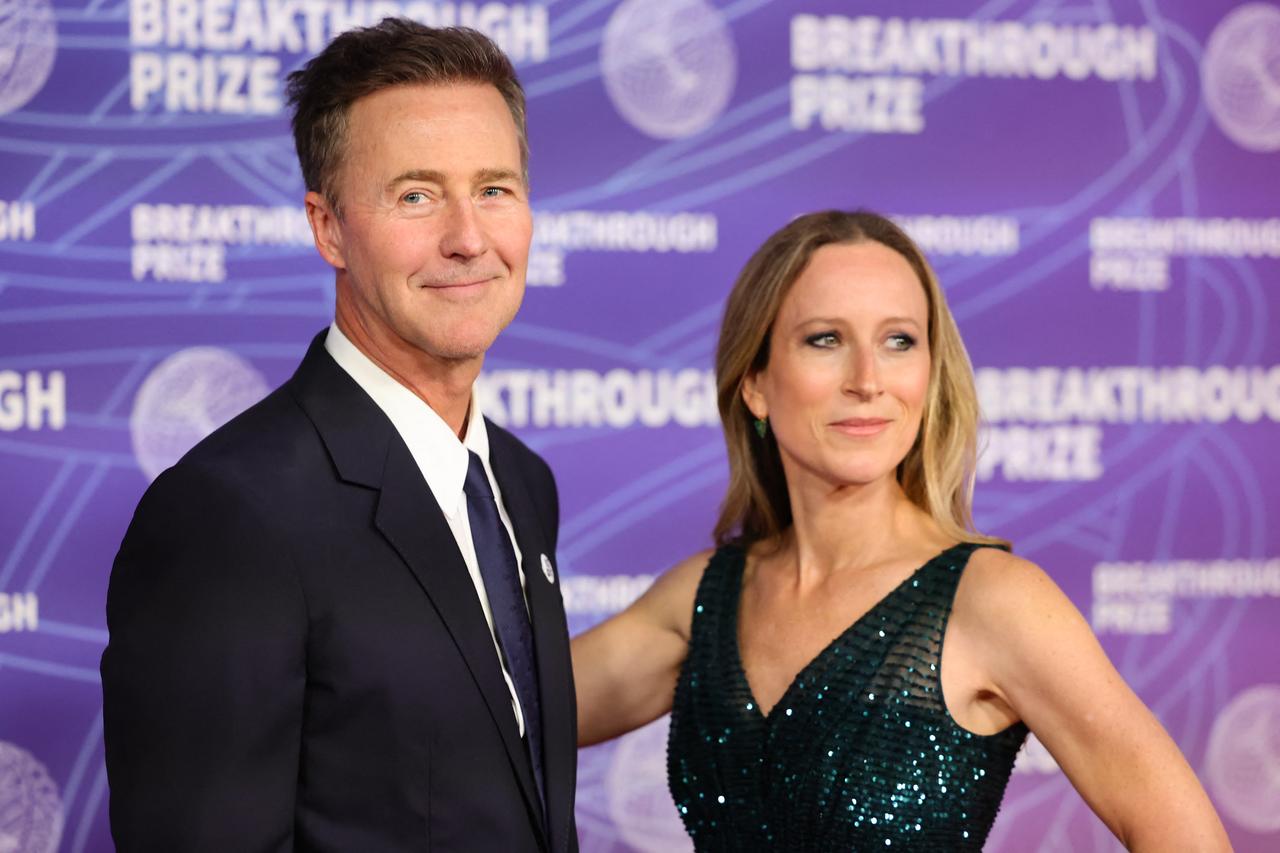 Edward Norton and Shauna Robertson attend the 12th Breakthrough Prize Ceremony at Barker Hangar in Santa Monica, California, April 18, 2026. (AFP Photo)