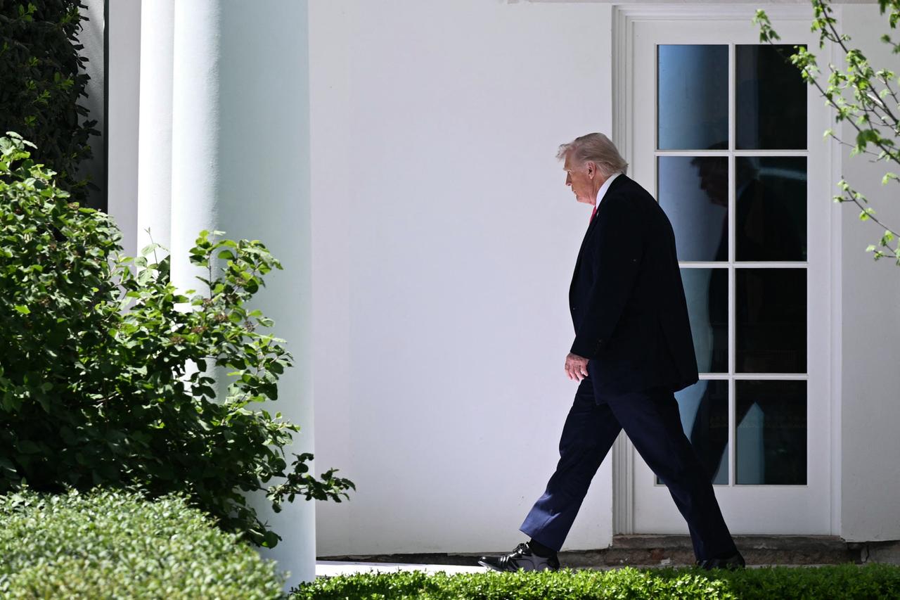 'They'll be sitting ducks,' Trump reportedly refused Kharg Island mission