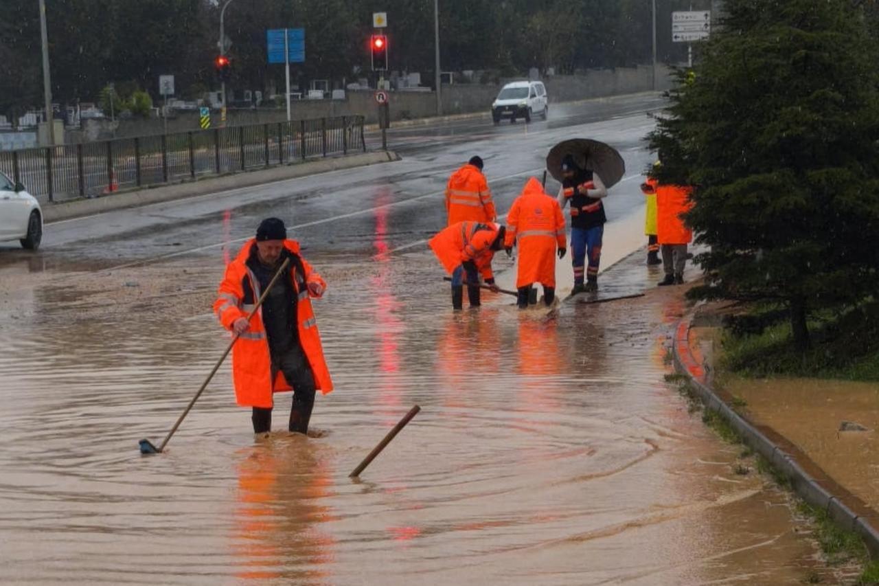 Flooded streets disrupt traffic in Sisli and Tuzla as heavy rain continues in Istanbul, Türkiye, March 30, 2026. (AA Photo)