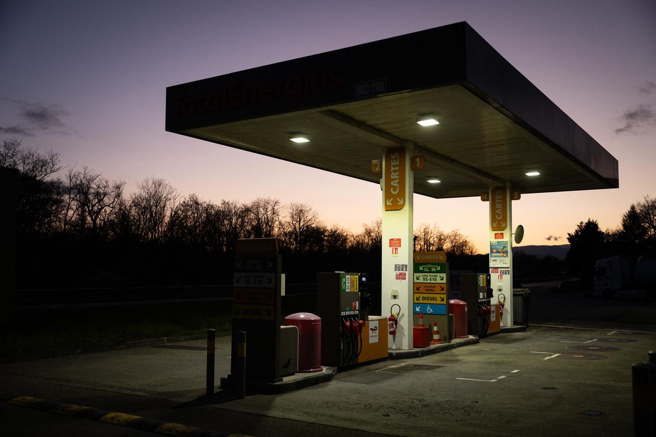 This photograph shows an empty gas station as oil is out of stock, in Lutterbach, eastern France, on April 1, 2026. (AFP Photo)