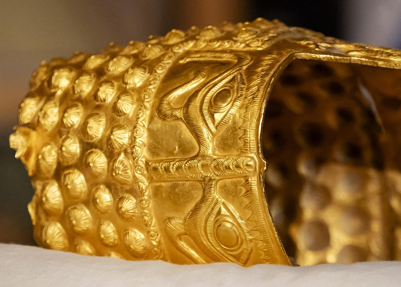 This photograph shows a close-up view of the recovered golden helmet of Cotofenesti during its presentation to the press at the Drents Museum in Assen, Netherlands, April 2, 2026. (AFP Photo)