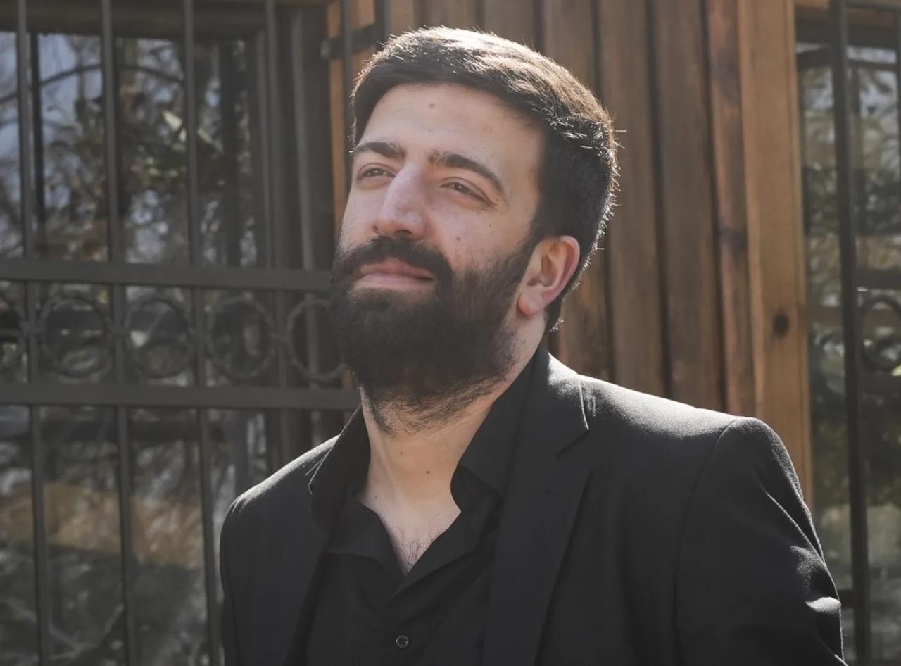 Actor Ramazan Tetik poses during an outdoor photoshoot, Türkiye, December 31, 2025. (Instagram Photo / @ramazan_tetik_)