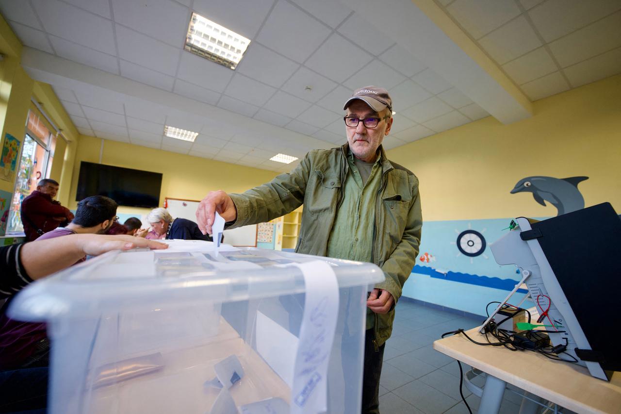 A voter casts his ballot at a polling station during the country's parliamentary elections in Sofia on April 19, 2026. (AFP Photo)