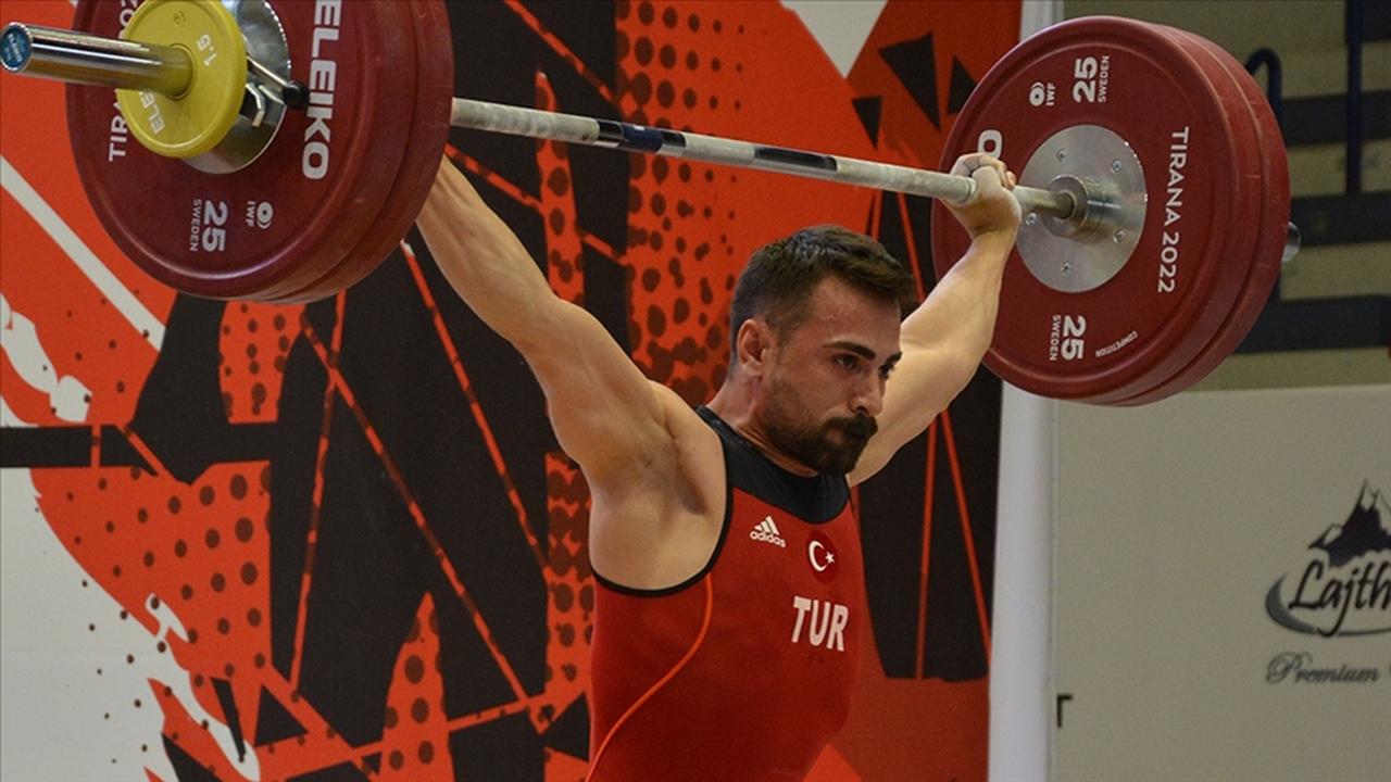 Turkish weightlifter Ferdi Hardal lifts the barbell during a competition in Tirana, Albania, in 2022. (AA Photo)