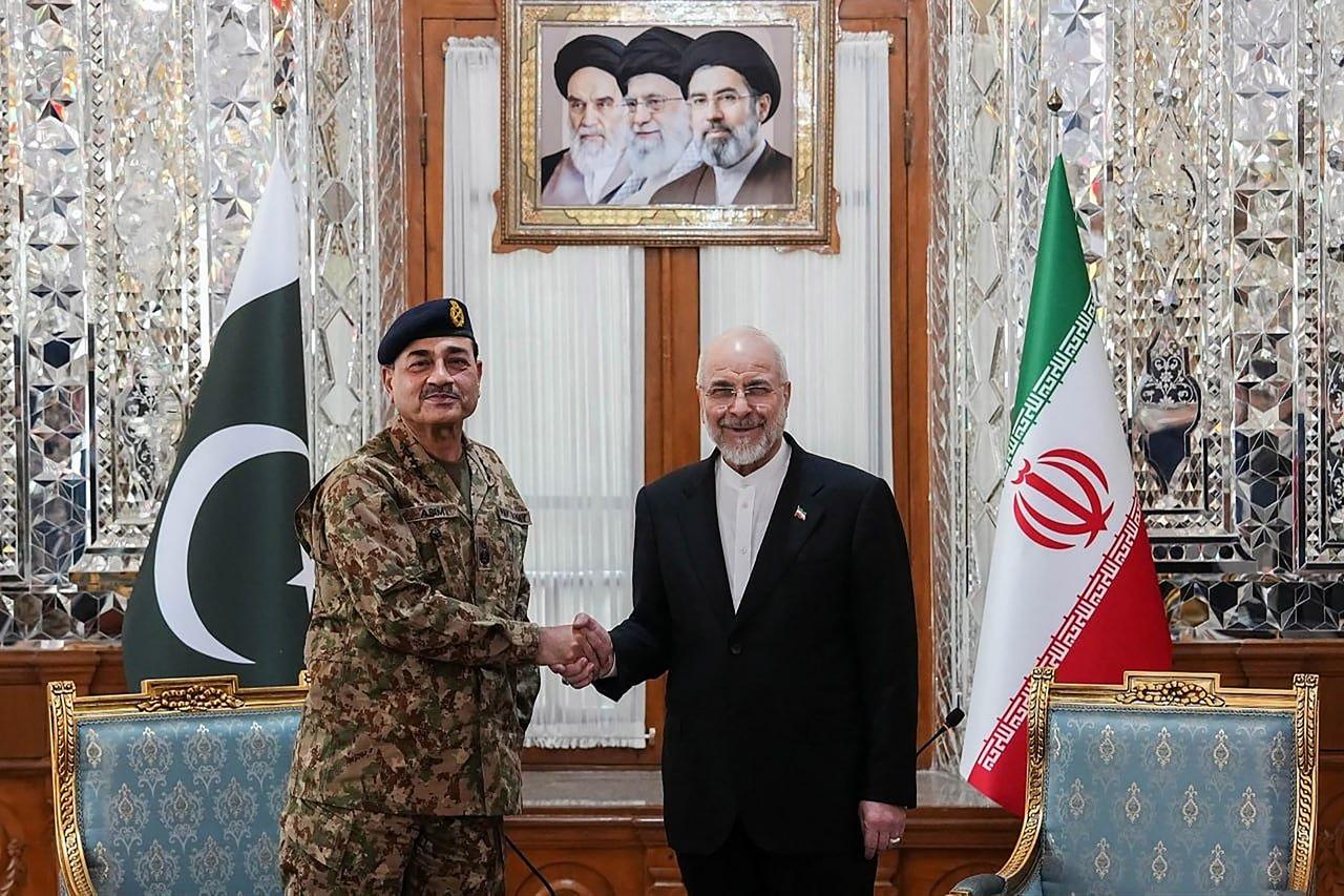 This handout photo taken by the Office of Iranian Parliament Speaker on April 16, 2026 shows Iranian Parliament speaker Mohammad Bagher Ghalibaf (R) shaking hands with Pakistan's Army Chief Asim Munir in Tehran, Iran. (AFP Photo)