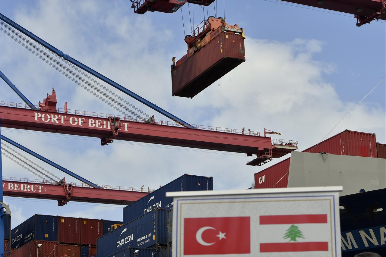 Türkiye’s 360-ton humanitarian aid shipment for Lebanese families displaced due to Israeli attacks has arrived in the capital, Beirut, Lebanon on April 20, 2026. (AA Photo)