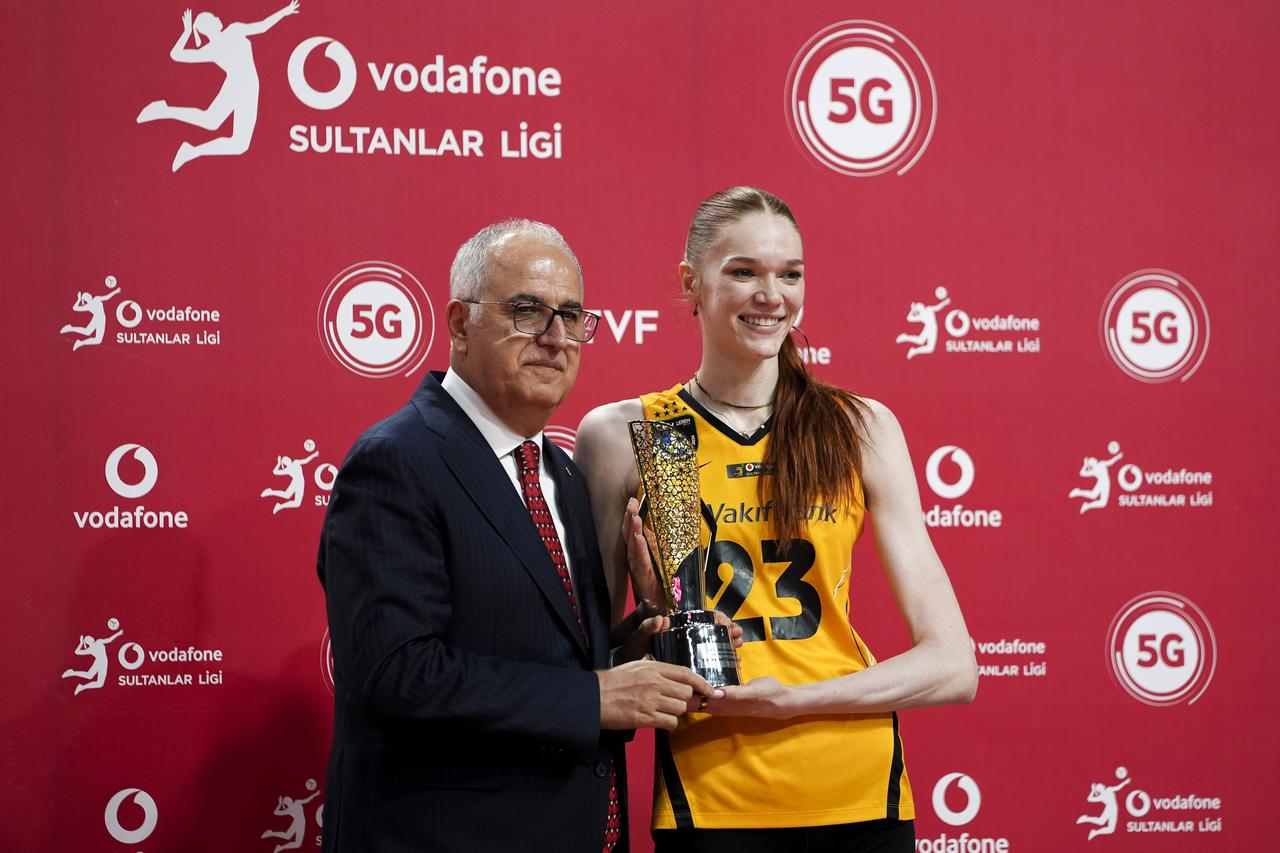 VakifBank player Marina Markova receives the Most Valuable Player (MVP) award during the trophy ceremony, Istanbul, Türkiye, April 19, 2026. (AA Photo)