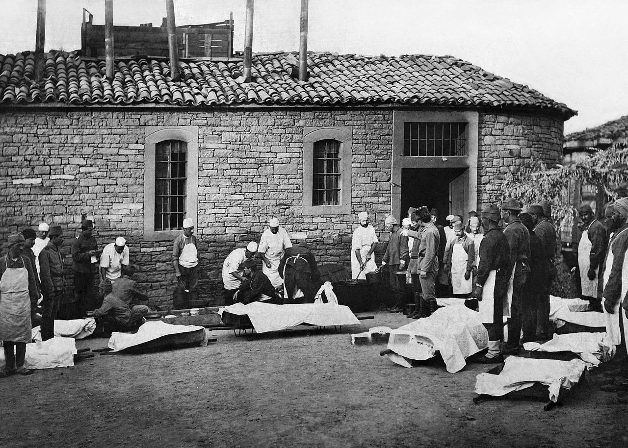 Ottoman medical personnel prepare bodies and tend to the dead and wounded outside a wartime medical facility during the Gallipoli campaign, 1915. (AA Photo)