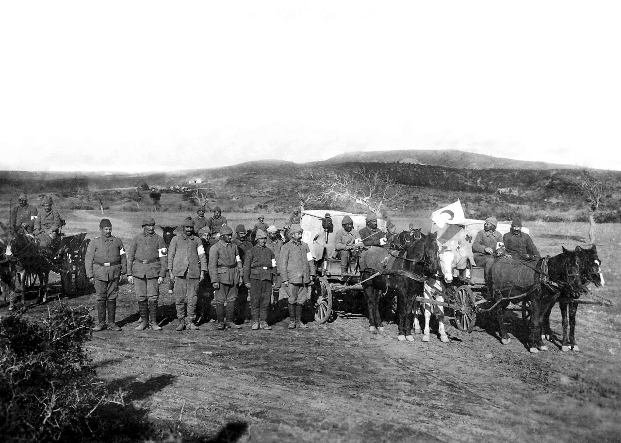 Ottoman military medical transport units with horse-drawn ambulances line up near the Gallipoli front, highlighting battlefield evacuation efforts, 1915. (AA Photo)