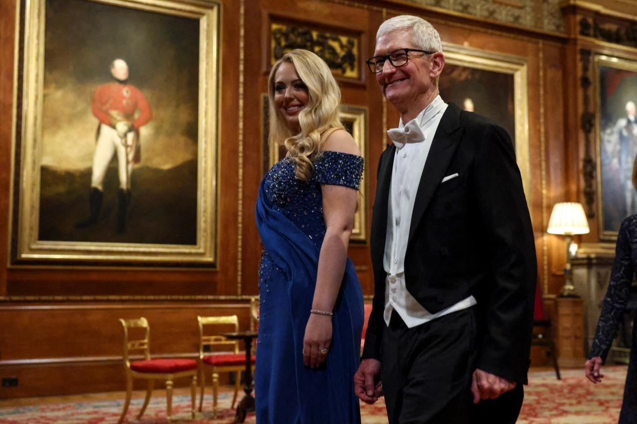 Tiffany Trump and Apple Inc. CEO Tim Cook arrive for a State Banquet at Windsor Castle, in Windsor, on Sep. 17, 2025. (AFP Photo)