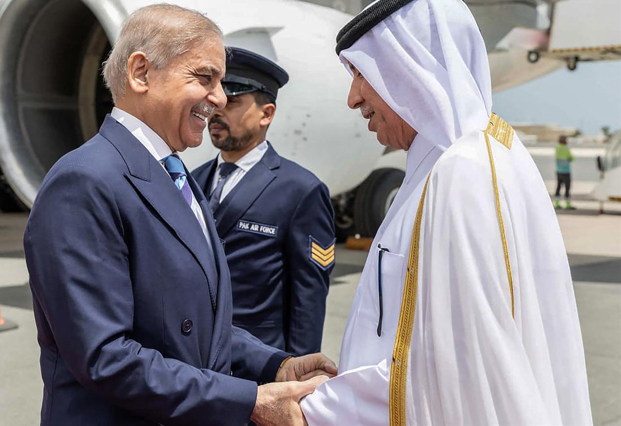 This handout photograph taken by Pakistan's Prime Minister Office on April 16, 2026 shows Pakistan's Prime Minister Shehbaz Sharif (L) shaking hands with Qatar's Minister of State for Foreign Affairs, Sultan bin Saad Al Muraikhi, upon his arrival in Doha, Qatar. (AFP Photo)