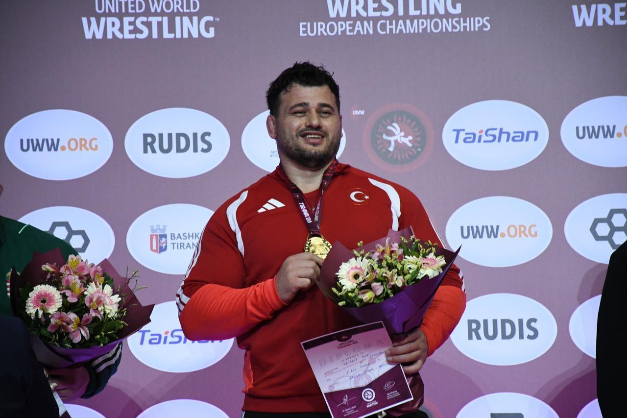 Riza Kayaalp of Turkiye celebrates after winning gold medal during the 2026 European Wrestling Championships at the 'Feti Borova' Sports Hall in the Tirana Olympic Park, Albania, on April 21, 2026. (AA Photo)