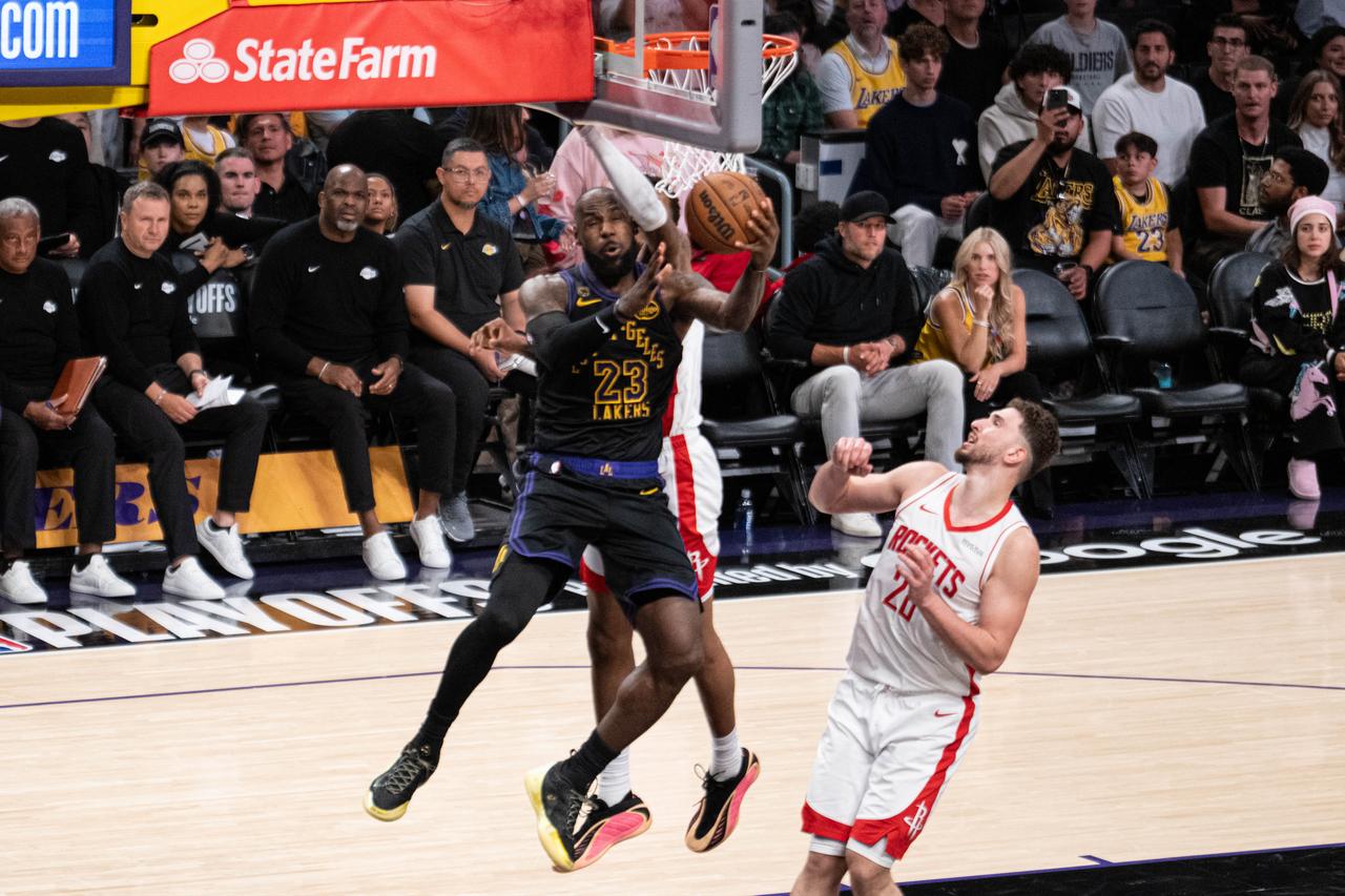 Lebron James (23) of the Los Angeles Lakers and Alperen Sengun (28) of the Houston Rockets, Los Angeles, United States, April 21, 2026. (AA Photo)