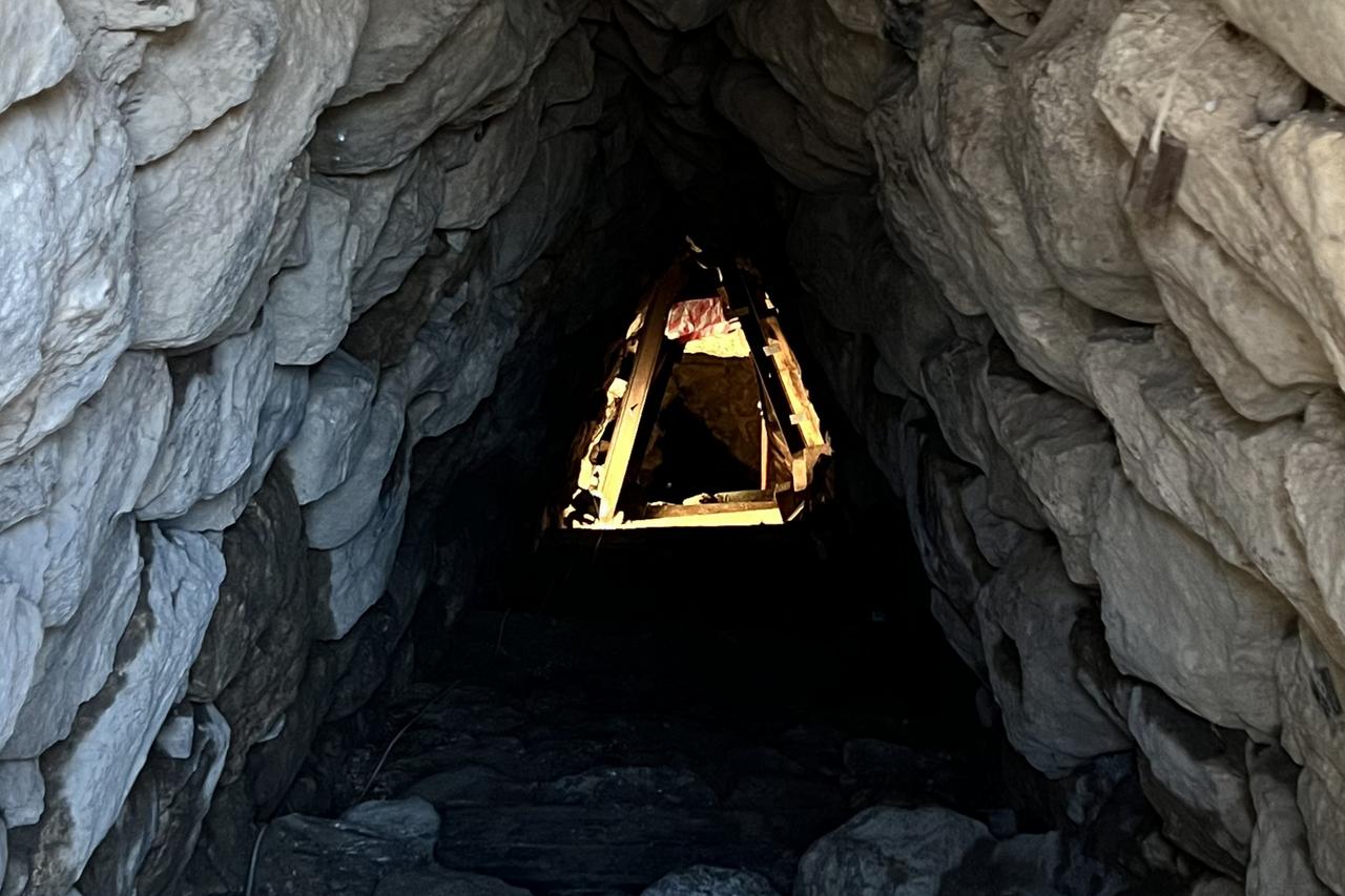 A narrow stone tunnel descends deep into the sacred spring complex at Oymaagac Hoyuk in Samsun, Türkiye. (Photo by Koray Erdogan/Türkiye Today)