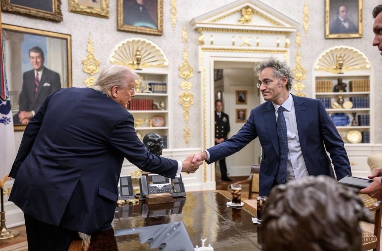 Palantir CEO Alex Karp and President Trump on Oct. 16, 2025. (Photo via X/ @eliano)