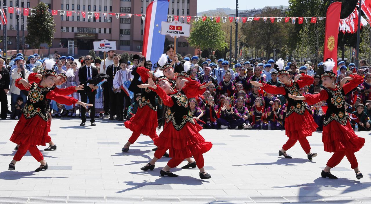International participants celebrate "2nd Turkic World Children's Festival" (2. Turk Dunyasi Cocuk Festivali), Samsun, Türkiye, April 22, 2026. (AA Photo)