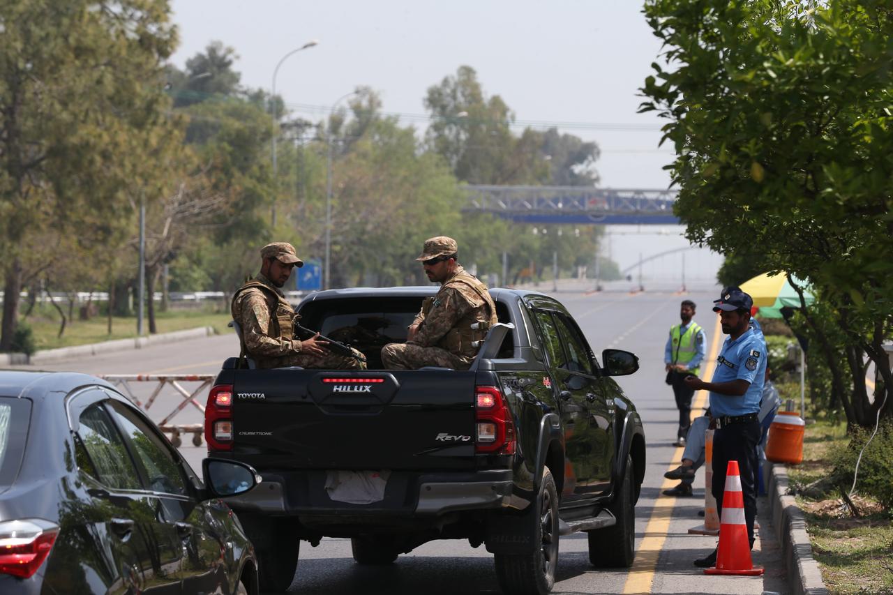 Pakistan races to salvage US–Iran talks amid mounting uncertainty