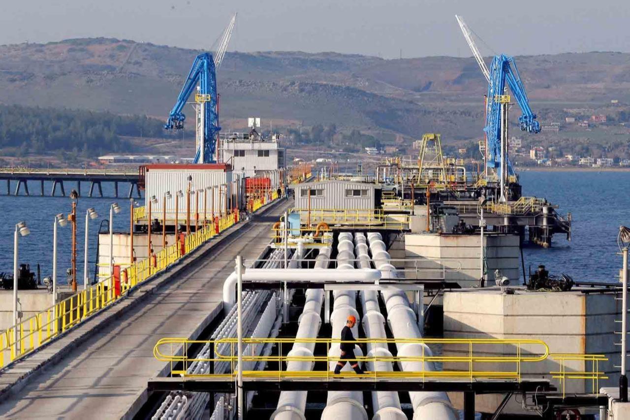 A view of the oil pipelines and loading infrastructure at the port of Ceyhan. (Photo via MEO)