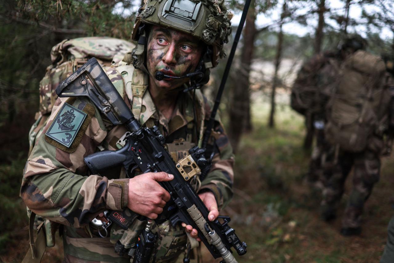 A French paratrooper takes part in a large-scale military drill called "Orion" as paratroopers simulate an assault against a fictional enemy, in Castres, southwestern France, Feb. 25, 2023. (AFP Photo)