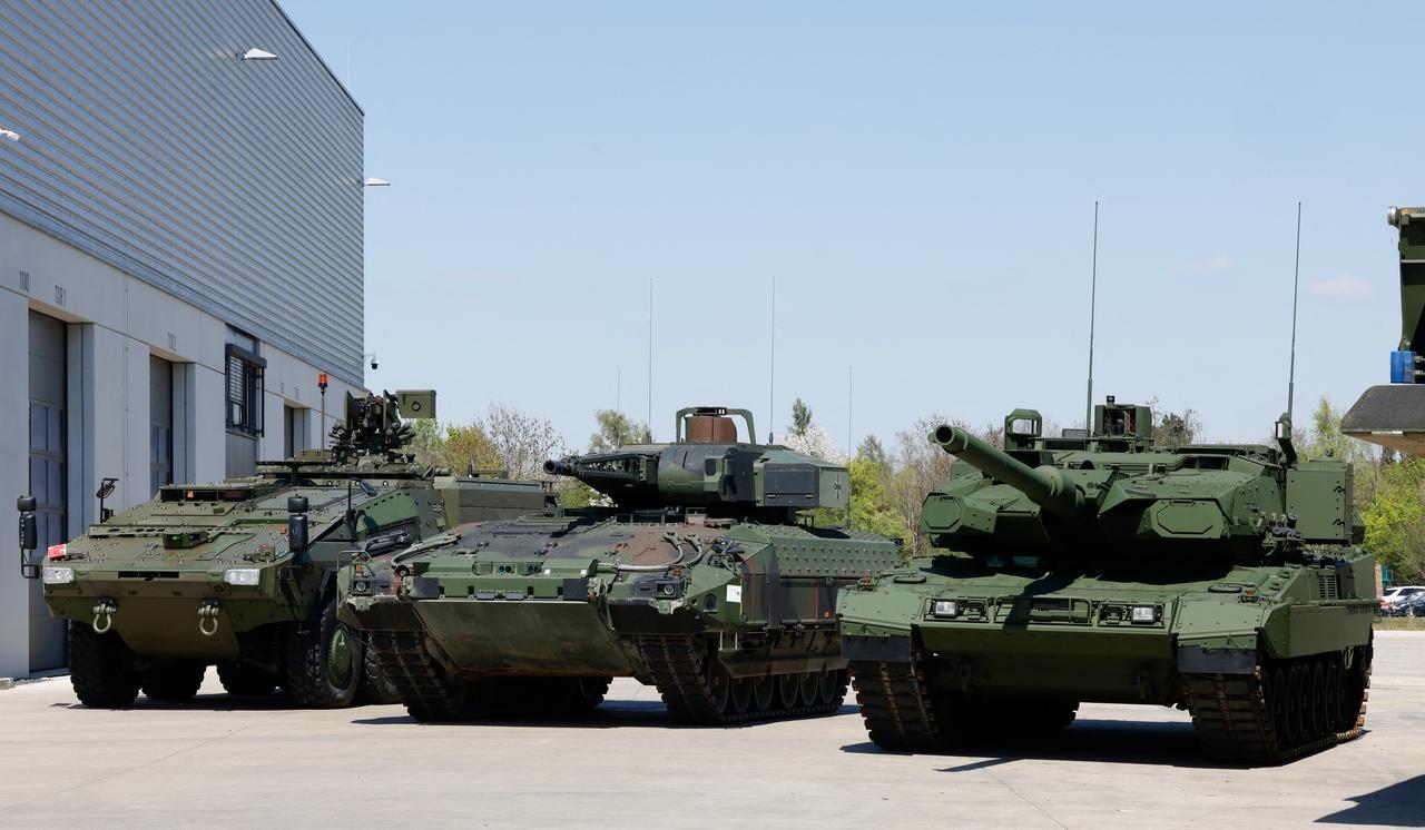 (L-R) A boxer armoured personnel carrier, a Puma infantry fighting vehicle and a Leopard battle tank are displayed during the opening of a new production line in Munich, April 22, 2026. (AFP Photo)