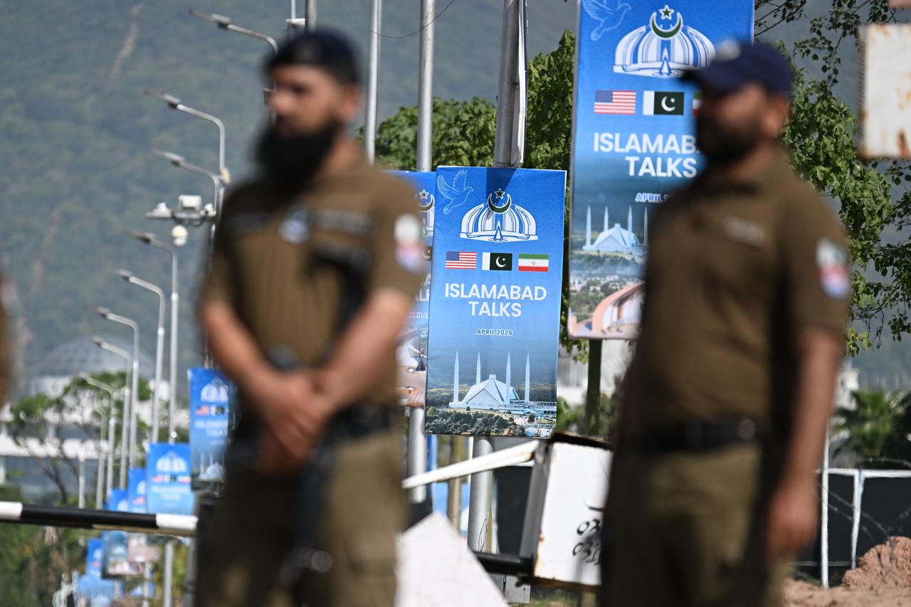 Security personnel stand guard at a checkpoint near the Serena Hotel at the Red Zone area in Islamabad on April 21, 2026, amid heightened security measures ahead of anticipated US-Iran peace talks. (AFP Photo)