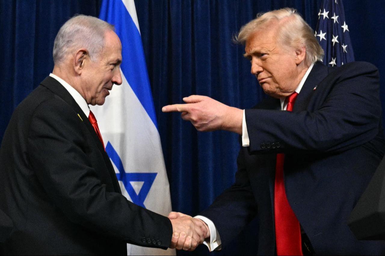 US President Donald Trump (R) and Israeli Prime Minister Benjamin Netanyahu shake hands as they arrive to speak to journalists during a joint press conference at Trump’s Mar-a-Lago residence in Palm Beach, Florida, on Dec. 29, 2025. (AFP Photo)