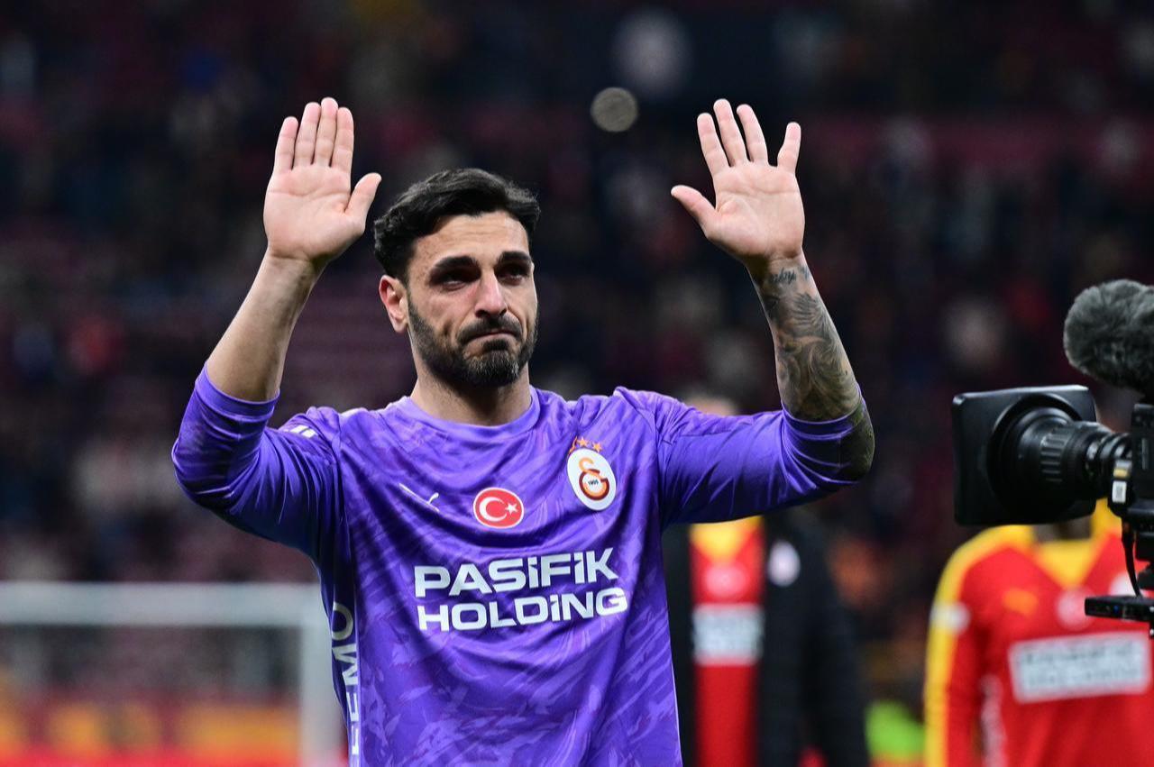 Galatasaray goalkeeper Gunay Guvenc showed disappointment after his error, with teammates giving him support after the final whistle at RAMS Park in Istanbul, Türkiye, on April 22, 2026. (AA Photo)