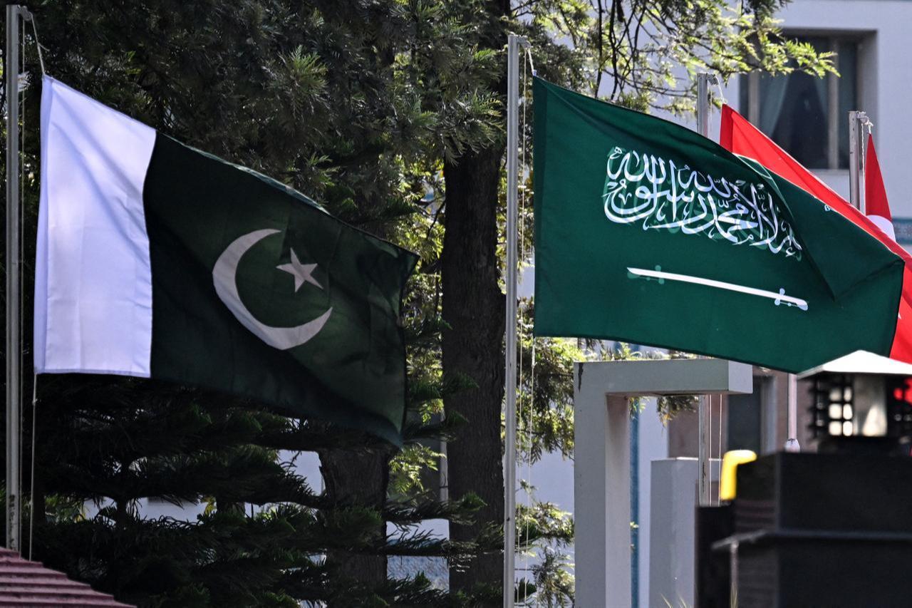 National flags of Pakistan (L) and Saudi Arabia flutter at Pakistan's Ministry of Foreign Affairs premises in Islamabad on March 29, 2026. (AFP Photo)