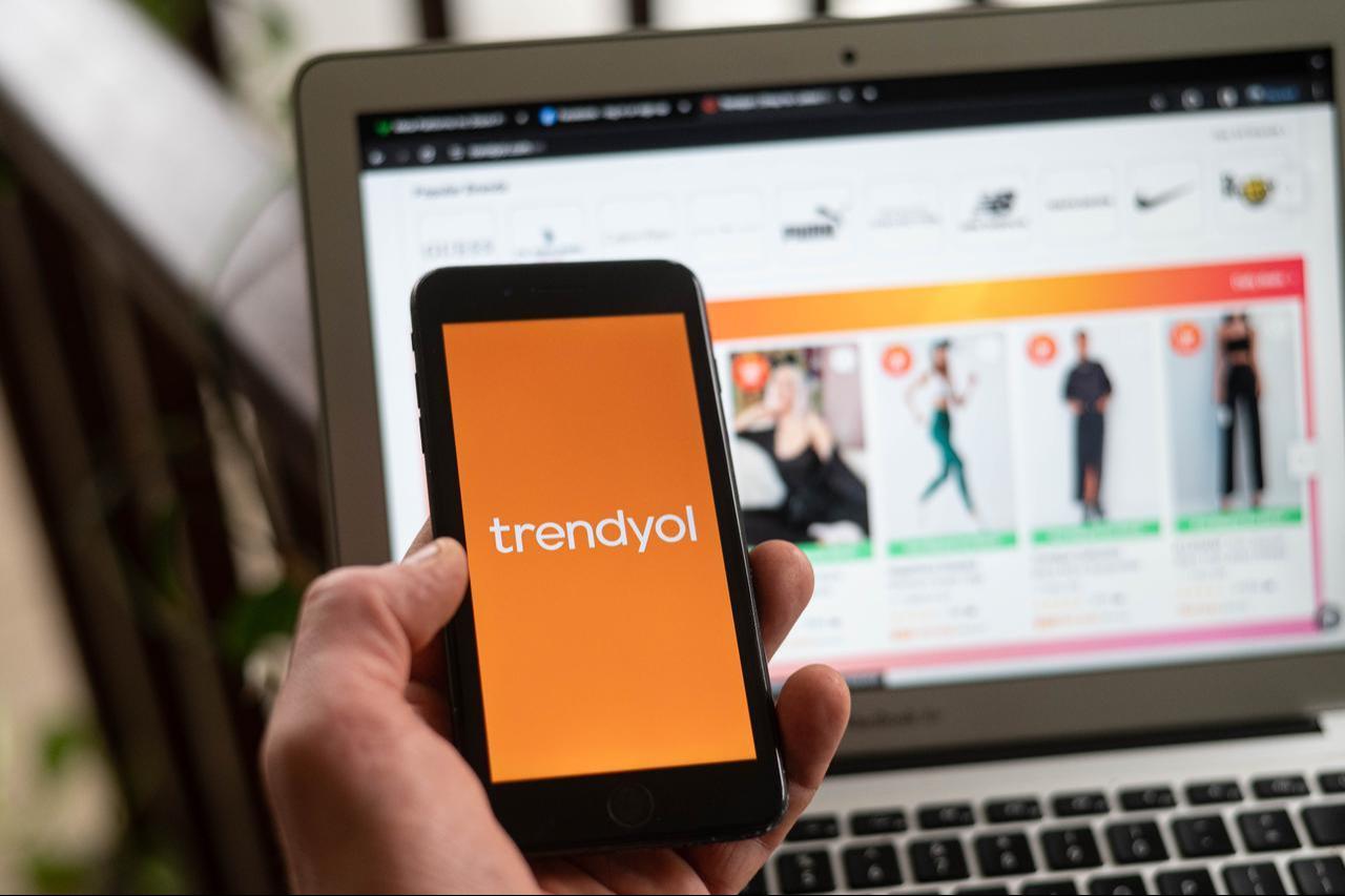 A user browses Türkiye’s leading e-commerce platform Trendyol on a smartphone. (Adobe Stock Photo)