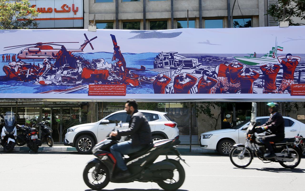 Daily life continues as anti-US and anti-Israel protests are held in the evenings in Tehran, Iran, April 22, 2026. (AA Photo)