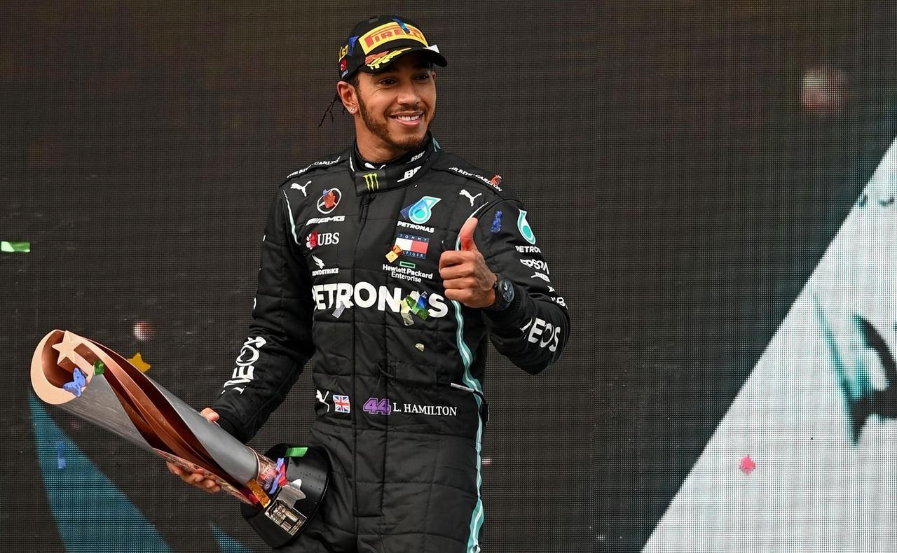 Mercedes driver Lewis Hamilton celebrates with his trophy after winning the Formula One Turkish Grand Prix in Istanbul, Türkiye on 15 November,, 2020. (AFP Photo)