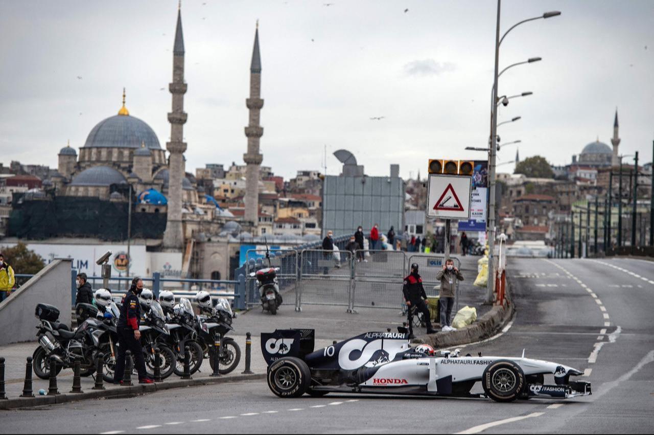 Scuderia AlphaTauri Honda French Formula One driver Pierre Gasly drives his car across the Galata Bridge while shooting a Formula 1 promotional movie in Istanbul, Türkiye on November 10, 2020. (AFP Photo)