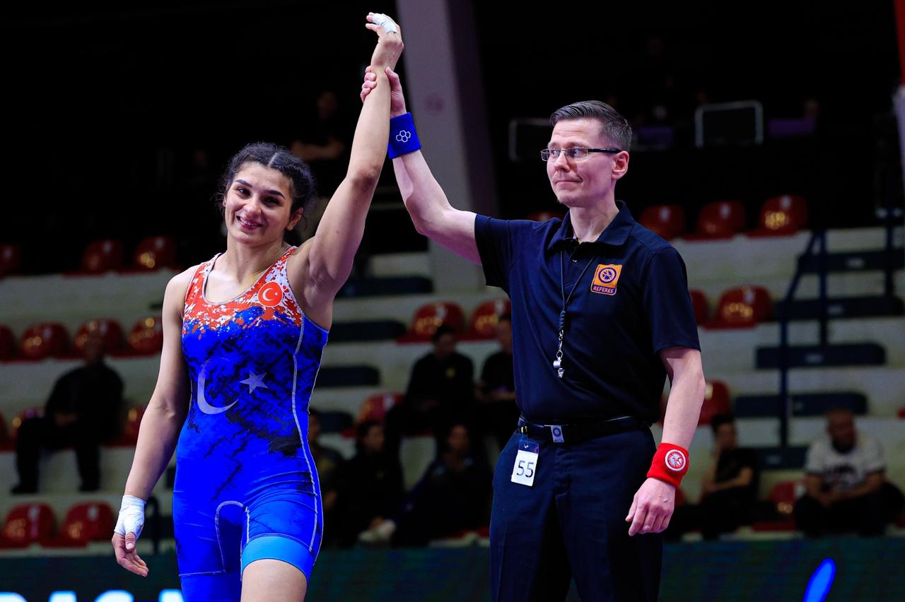 Turkish wrestler Nesrin Bas celebrates after winning gold in the women’s 68-kilogram category at the 2026 European Wrestling Championships in Albania, April 2026. (AA Photo)