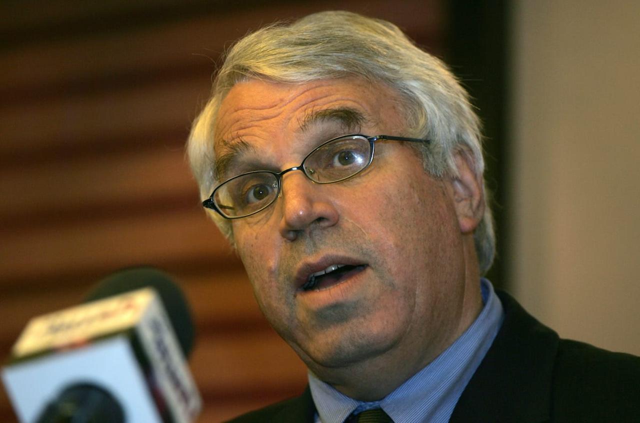 Alon Liel, a former Israeli foreign ministry director general, speaking in Jerusalem, 12 April 2007. (AFP Photo)