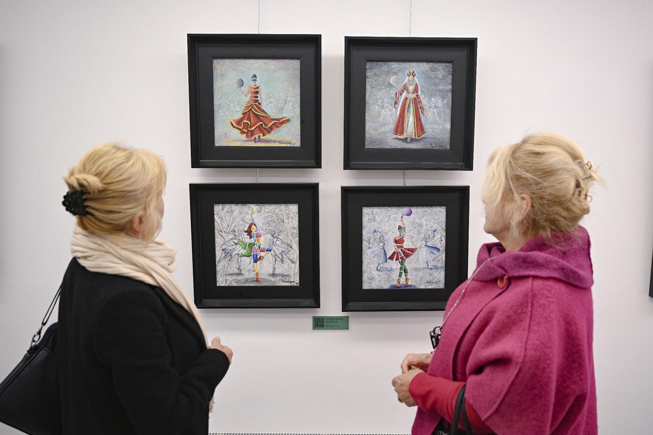 Ankara exhibition explores women’s identity through symbolic, faceless figures