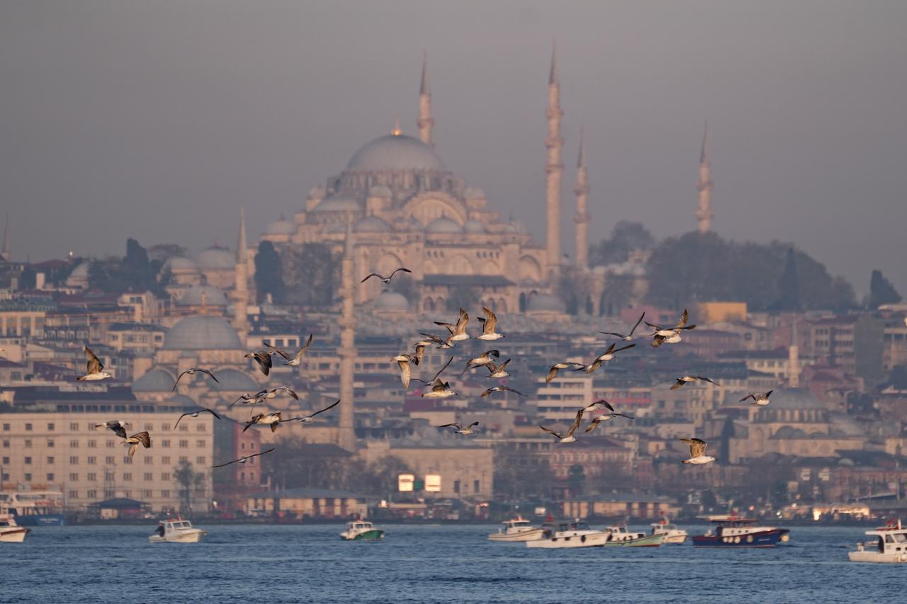 Istanbul weather offers gorgeous sunshine and summer warmth this weekend